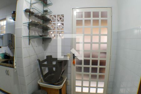 Casa de condomínio à venda com 180m², 4 quartos e 2 vagas Casa de condomínio à venda com 180m², 4 quartos e 2 vagasÁrea de Serviço