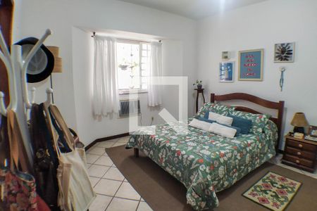 Casa de condomínio à venda com 180m², 4 quartos e 2 vagas Casa de condomínio à venda com 180m², 4 quartos e 2 vagasSuíte