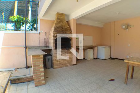 Casa de condomínio à venda com 180m², 4 quartos e 2 vagas Casa de condomínio à venda com 180m², 4 quartos e 2 vagasÁrea comum - Churrasqueira