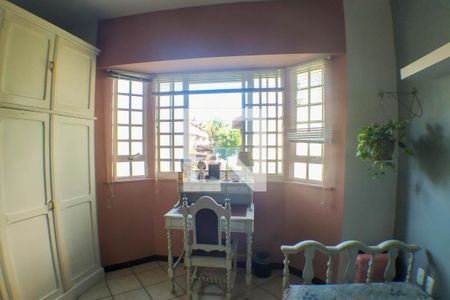 Casa de condomínio à venda com 180m², 4 quartos e 2 vagas Casa de condomínio à venda com 180m², 4 quartos e 2 vagasQuarto 1