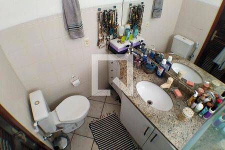 Casa de condomínio à venda com 180m², 4 quartos e 2 vagas Casa de condomínio à venda com 180m², 4 quartos e 2 vagasSuíte