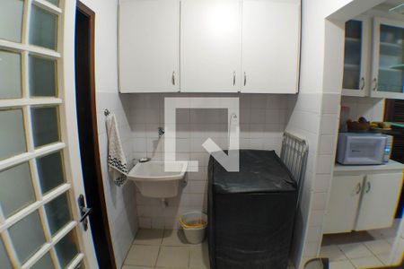 Casa de condomínio à venda com 180m², 4 quartos e 2 vagas Casa de condomínio à venda com 180m², 4 quartos e 2 vagasÁrea de Serviço