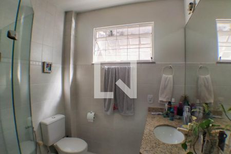 Casa de condomínio à venda com 180m², 4 quartos e 2 vagas Casa de condomínio à venda com 180m², 4 quartos e 2 vagasBanheiro Social 1