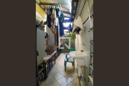 Casa de condomínio à venda com 180m², 4 quartos e 2 vagas Casa de condomínio à venda com 180m², 4 quartos e 2 vagasÁrea de Serviço