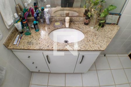 Casa de condomínio à venda com 180m², 4 quartos e 2 vagas Casa de condomínio à venda com 180m², 4 quartos e 2 vagasBanheiro Social 1