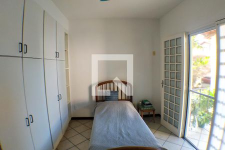 Casa de condomínio à venda com 180m², 4 quartos e 2 vagas Casa de condomínio à venda com 180m², 4 quartos e 2 vagasQuarto 2