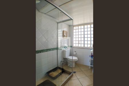 Casa de condomínio à venda com 180m², 4 quartos e 2 vagas Casa de condomínio à venda com 180m², 4 quartos e 2 vagasBanheiro Social 2