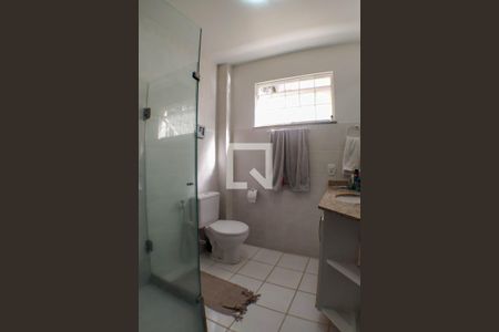 Casa de condomínio à venda com 180m², 4 quartos e 2 vagas Casa de condomínio à venda com 180m², 4 quartos e 2 vagasBanheiro Social 1