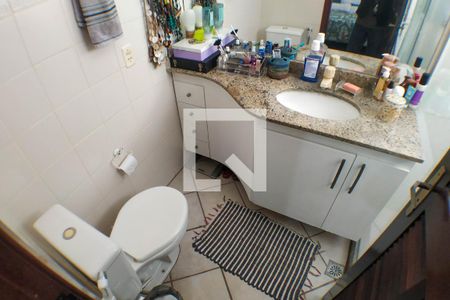 Casa de condomínio à venda com 180m², 4 quartos e 2 vagas Casa de condomínio à venda com 180m², 4 quartos e 2 vagasSuíte