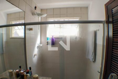 Casa de condomínio à venda com 180m², 4 quartos e 2 vagas Casa de condomínio à venda com 180m², 4 quartos e 2 vagasSuíte