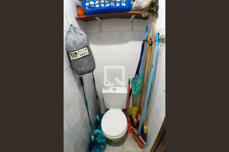 Casa de condomínio à venda com 180m², 4 quartos e 2 vagas Casa de condomínio à venda com 180m², 4 quartos e 2 vagasBanheiro de serviço