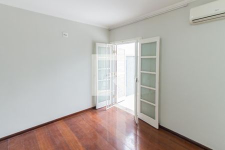 Suíte de casa à venda com 3 quartos, 211m² em Horto Florestal, São Paulo