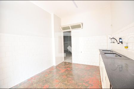 Apartamento para alugar com 140m², 3 quartos e sem vaga Apartamento para alugar com 140m², 3 quartos e sem vagaCozinha