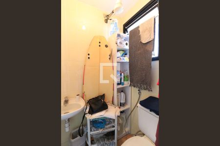 Apartamento à venda com 120m², 3 quartos e 2 vagas Apartamento à venda com 120m², 3 quartos e 2 vagasBanheiro de serviço