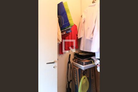 Apartamento à venda com 120m², 3 quartos e 2 vagas Apartamento à venda com 120m², 3 quartos e 2 vagasQuarto de Serviço