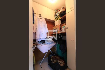 Apartamento à venda com 120m², 3 quartos e 2 vagas Apartamento à venda com 120m², 3 quartos e 2 vagasQuarto de Serviço