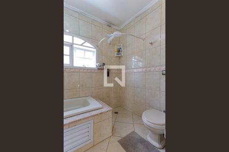 Casa à venda com 250m², 3 quartos e 4 vagasBanheiro da Suíte 1