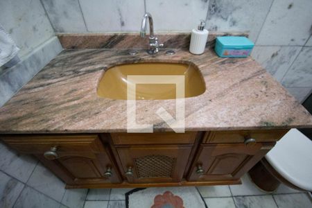 Casa à venda com 255m², 4 quartos e 2 vagasBanheiro 2