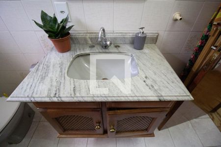 Banheiro de casa à venda com 4 quartos, 255m² em Vila Carmosina, São Paulo