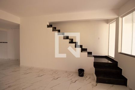 Casa à venda com 250m², 3 quartos e 2 vagasSala