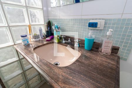 Casa à venda com 170m², 3 quartos e 2 vagasBanheiro 1