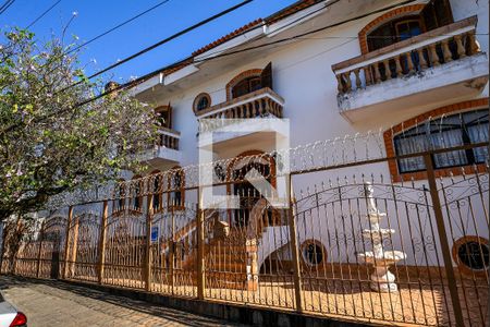 Casa à venda com 360m², 3 quartos e 5 vagas Casa à venda com 360m², 3 quartos e 5 vagasFachada