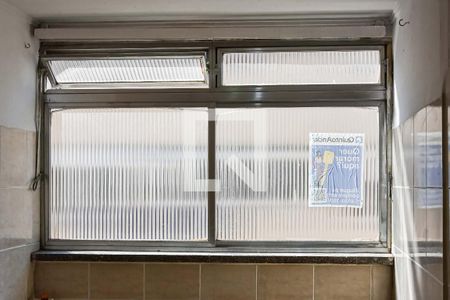 Apartamento à venda com 72m², 2 quartos e 1 vagaPlaquinha na janela do imóvel