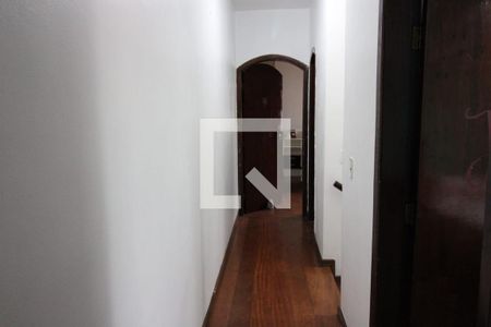 Casa à venda com 150m², 3 quartos e 4 vagas Casa à venda com 150m², 3 quartos e 4 vagasCorredor