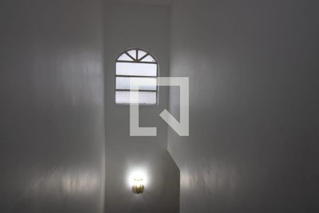 Casa à venda com 150m², 3 quartos e 4 vagas Casa à venda com 150m², 3 quartos e 4 vagasEscada