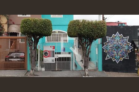 Casa à venda com 150m², 3 quartos e 4 vagas Casa à venda com 150m², 3 quartos e 4 vagasFachada