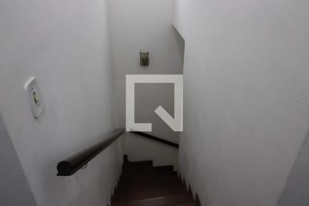 Casa à venda com 150m², 3 quartos e 4 vagas Casa à venda com 150m², 3 quartos e 4 vagasEscada