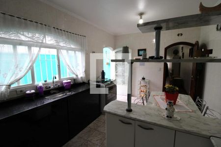 Casa à venda com 150m², 3 quartos e 4 vagas Casa à venda com 150m², 3 quartos e 4 vagasCozinha