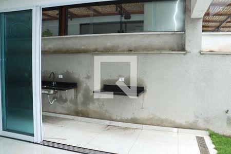 Casa de Condomínio para alugar com 3 quartos, 110m² em Jardim Semiramis, Cotia