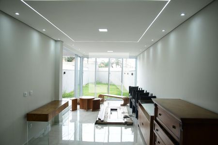 Sala de casa de condomínio para alugar com 3 quartos, 110m² em Jardim Semiramis, Cotia