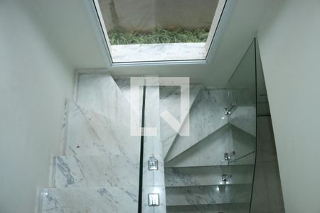 Corredor de casa de condomínio para alugar com 3 quartos, 110m² em Jardim Semiramis, Cotia