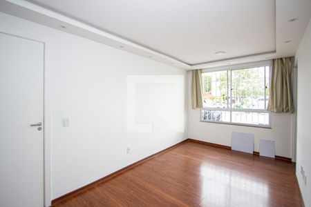 Sala de apartamento para alugar com 2 quartos, 68m² em Colubandê, São Gonçalo