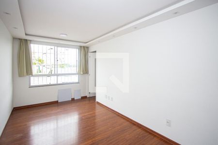Sala de apartamento para alugar com 2 quartos, 68m² em Colubandê, São Gonçalo