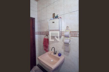 Casa à venda com 200m², 3 quartos e 3 vagasBanheiro social 