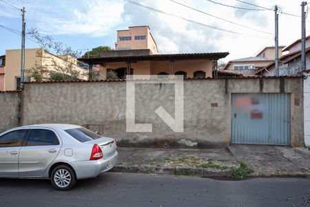 Casa à venda com 200m², 3 quartos e 3 vagasFachada