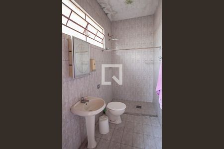 Casa à venda com 200m², 3 quartos e 3 vagasBanheiro de serviço 