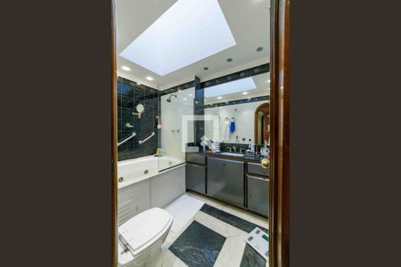 Apartamento à venda com 565m², 4 quartos e 3 vagasBanheiro Suíte 1