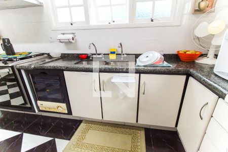 Casa à venda com 173m², 3 quartos e 3 vagas Casa à venda com 173m², 3 quartos e 3 vagasCozinha