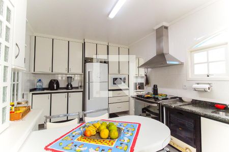 Casa à venda com 173m², 3 quartos e 3 vagas Casa à venda com 173m², 3 quartos e 3 vagasCozinha