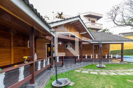 Casa à venda com 315m², 5 quartos e 5 vagasFrente