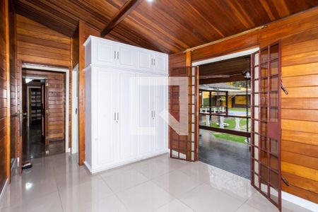 Casa à venda com 315m², 5 quartos e 5 vagasSuíte 2