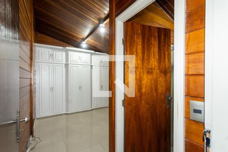 Casa à venda com 315m², 5 quartos e 5 vagasSuíte 4