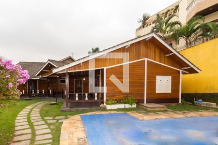 Casa à venda com 315m², 5 quartos e 5 vagasFundos