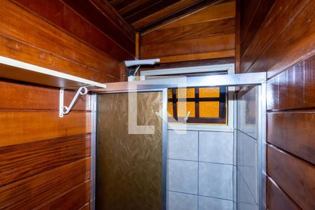 Casa à venda com 315m², 5 quartos e 5 vagasBanheiro da área de serviço