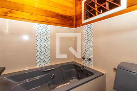 Casa à venda com 315m², 5 quartos e 5 vagasBanheiro da Suíte 2