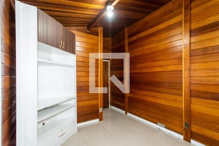 Casa à venda com 315m², 5 quartos e 5 vagasSuíte 4